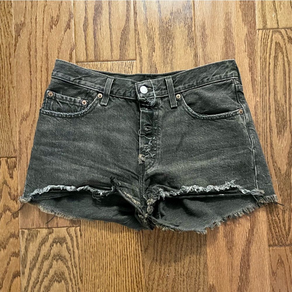 LEVI’S 501 Cut Off Denim Jean Shorts in Black